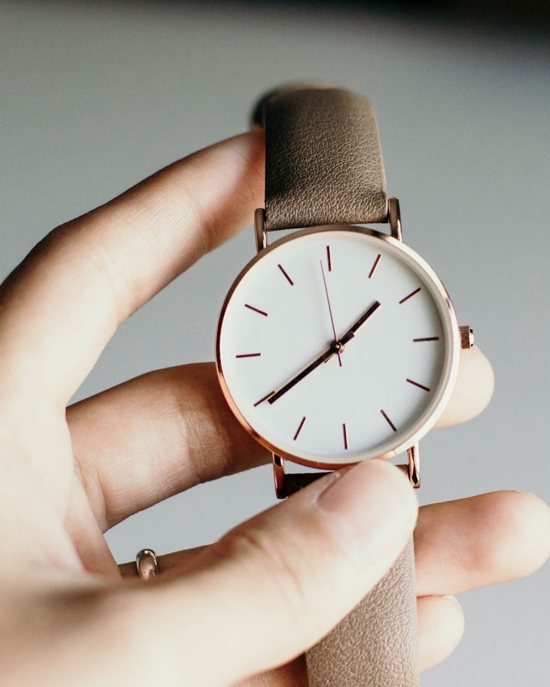 Relógio Feminino Automático Dourado Fundo em Vidro